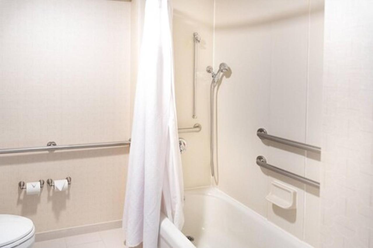 Springhill By Marriott East At Plazzio Hotel 3*