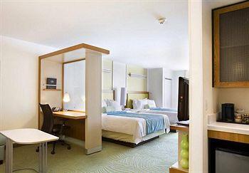 Hotel Springhill By Marriott East At Plazzio 3*