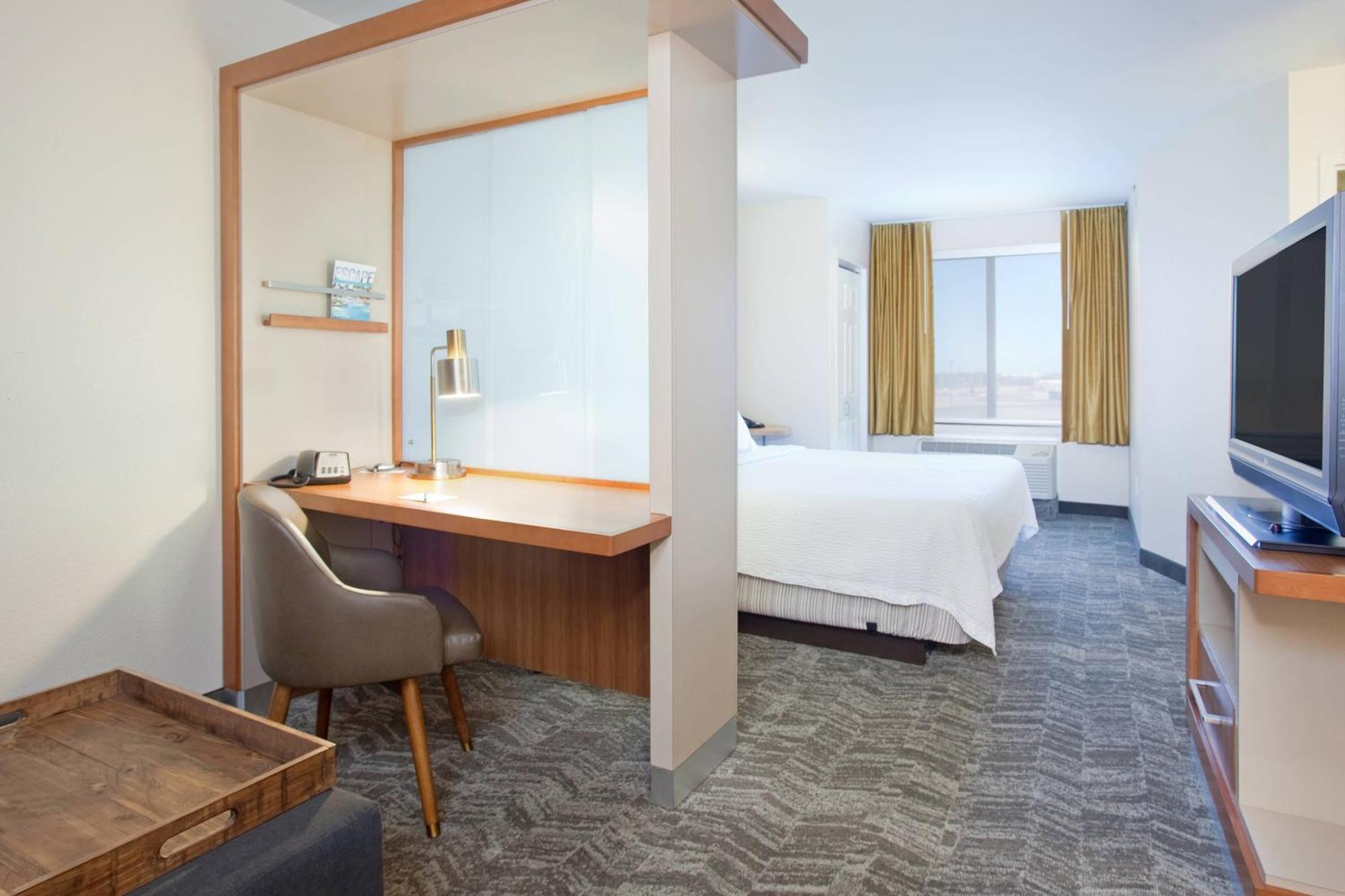 Springhill By Marriott East At Plazzio Hotel