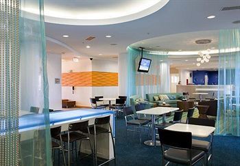 Hotel Springhill By Marriott East At Plazzio 3*