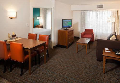 Springhill By Marriott East At Plazzio Hotel